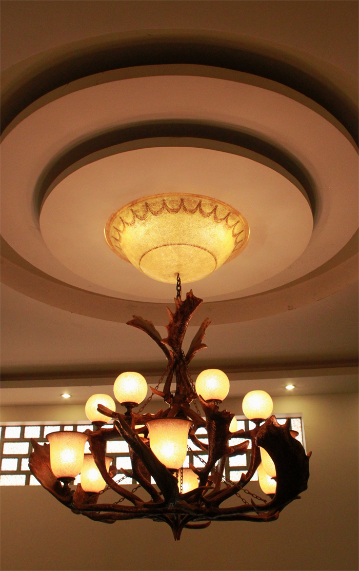 Đ&egrave;n trần